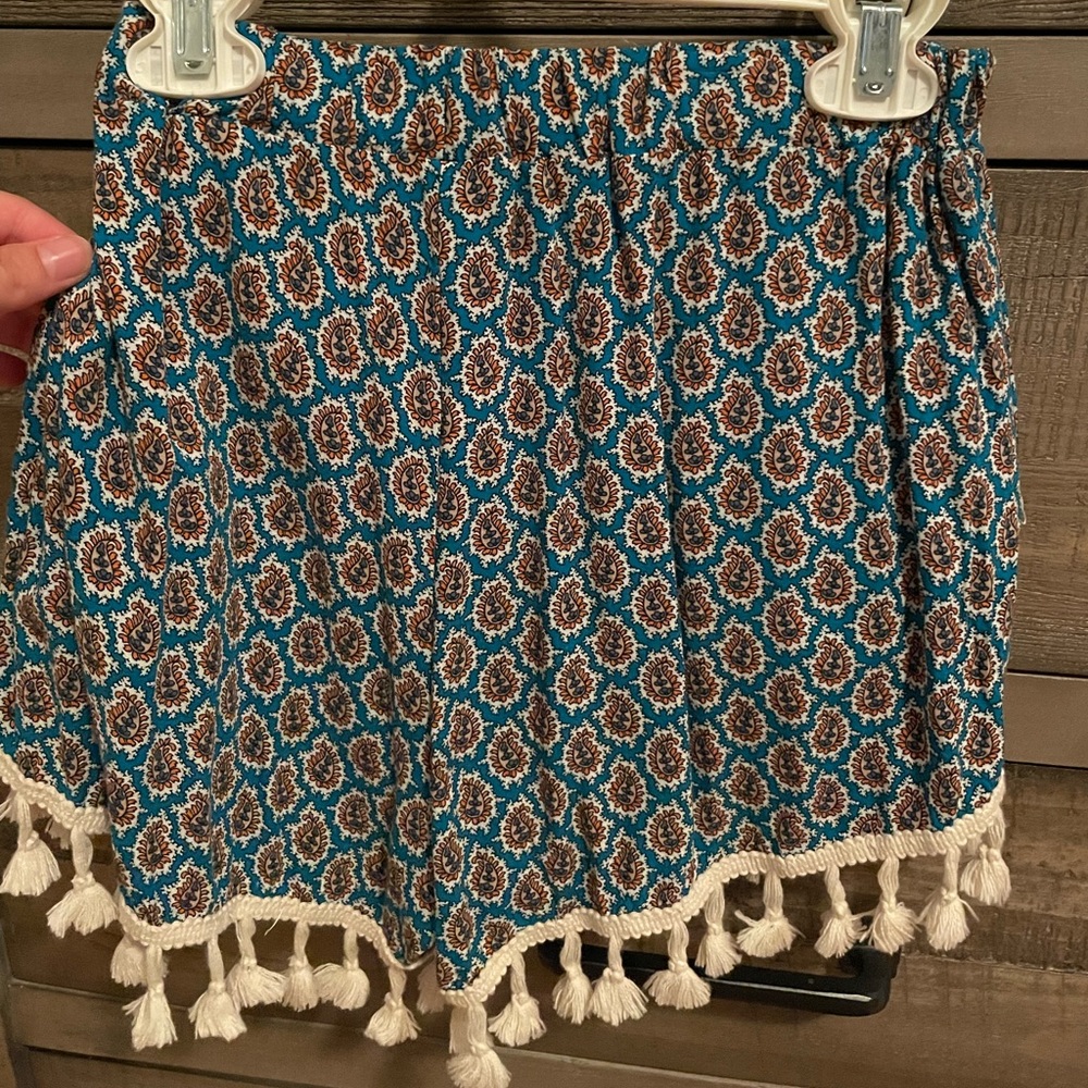 ODICA Boho flowy shorts with tassels